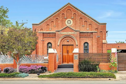 Parish Court - A Unique Contemporary Conversion - Accommodation Mount Tamborine 1