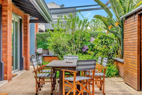 Parish Court - A Unique Contemporary Conversion - Accommodation Mount Tamborine 0