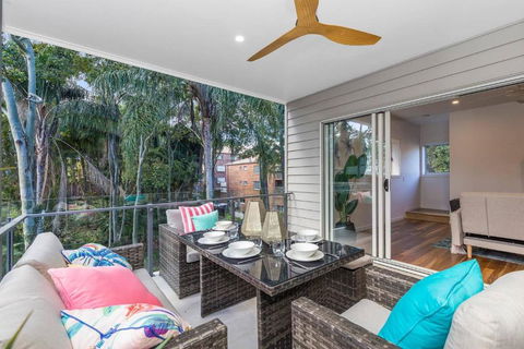 Park Avenue Townhouse Retreat Brisbane Sleeps 10 - Accommodation Mount Tamborine 2