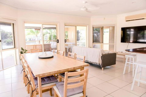 Peaceful Waterfront Home - Accommodation Mount Tamborine 1