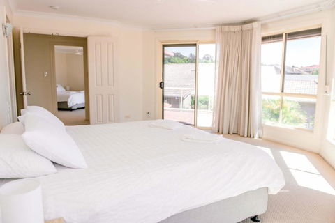 Peaceful Waterfront Home - Accommodation Mount Tamborine 3