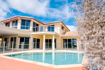 Peaceful Waterfront Home with Accommodation Mount Tamborine