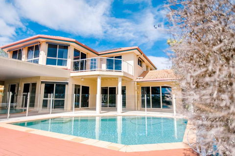 Peaceful Waterfront Home - Accommodation Mount Tamborine 0