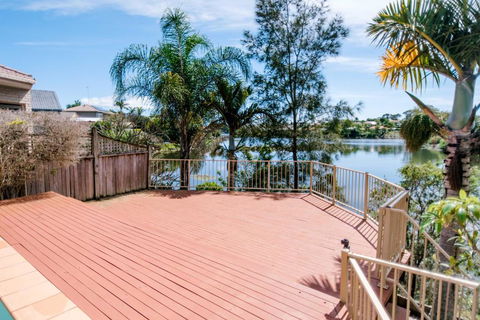 Peaceful Waterfront Home - Accommodation Mount Tamborine 2