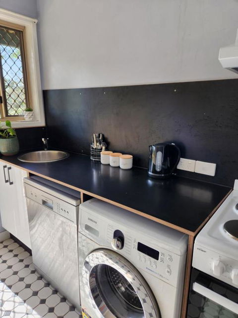 Poinciana Room - Accommodation Mount Tamborine 3