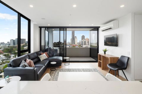 Perfect Haven In Spring Hill 2B1B And Parking - Accommodation Mount Tamborine 0