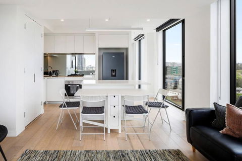 Perfect Haven In Spring Hill 2B1B And Parking - Accommodation Mount Tamborine 1