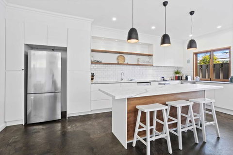 Perfect Palm Beach Townhouse - Hosted By Burleigh Letting - Accommodation Mount Tamborine 2