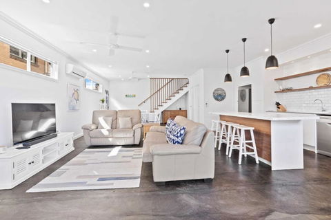 Perfect Palm Beach Townhouse - Hosted By Burleigh Letting - Accommodation Mount Tamborine 3