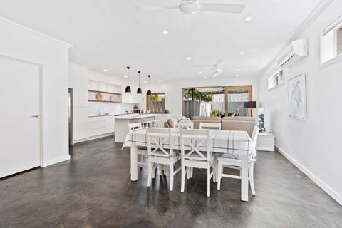 Perfect Palm Beach Townhouse - Hosted By Burleigh Letting - Accommodation Mount Tamborine 0