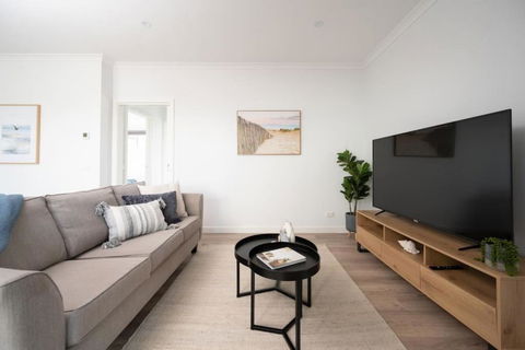 PIPER Modern Home Walk To Beach Shops Parks - Accommodation Mount Tamborine 1