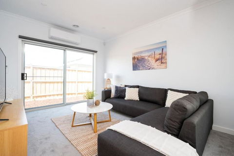 PIPER Modern Home Walk To Beach Shops Parks - Accommodation Mount Tamborine 3