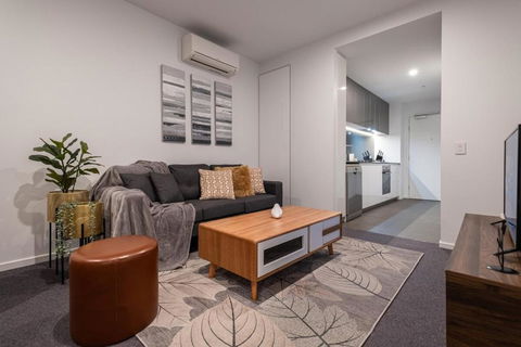 Pleasant &bright 2br2ba Apt Footscray Pool - Accommodation Mount Tamborine 0