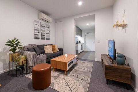 Pleasant &bright 2br2ba Apt Footscray Pool - Accommodation Mount Tamborine 1
