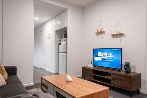 Pleasant &bright 2br2ba Apt Footscray Pool - Accommodation Mount Tamborine 2
