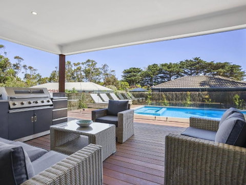 Pool And Spa - 300m Walk To Beach - Accommodation Mount Tamborine 1