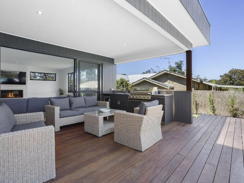 Pool And Spa - 300m Walk To Beach - Accommodation Mount Tamborine 2
