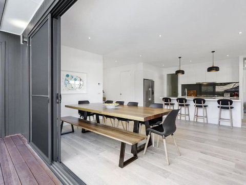 Pool And Spa - 300m Walk To Beach - Accommodation Mount Tamborine 3