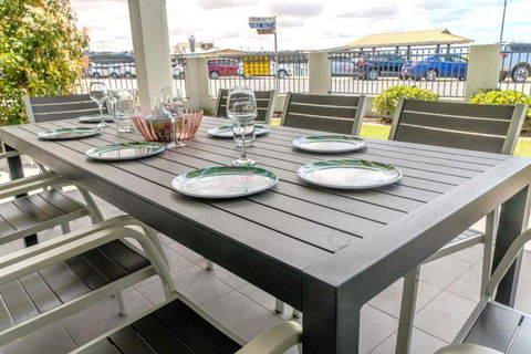 Port Vincent Seaside Apartments - Apartment 2 - Accommodation Mount Tamborine 0