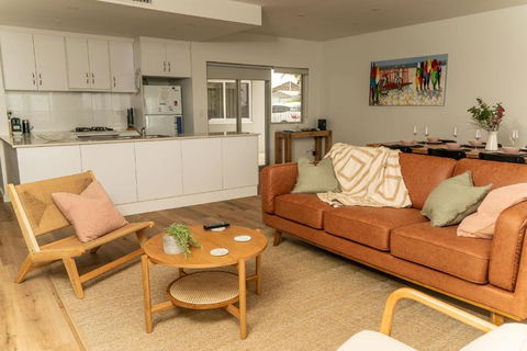 Port Vincent Seaside Apartments - Apartment 2 - Accommodation Mount Tamborine 3