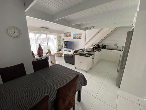Port Lincoln Marina Waterfront Apartment - Accommodation Mount Tamborine 2
