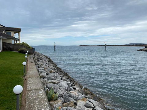 Port Lincoln Marina Waterfront Apartment - Accommodation Mount Tamborine 1