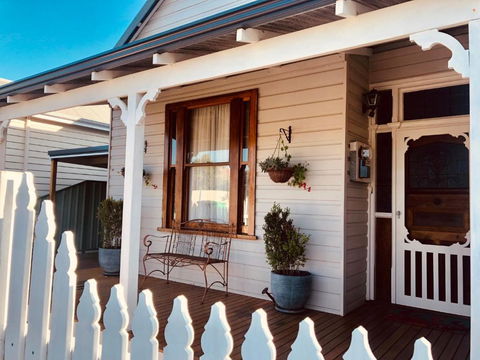 Railway Cottage - Accommodation Mount Tamborine 2