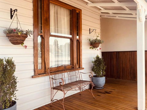 Railway Cottage - Accommodation Mount Tamborine 1