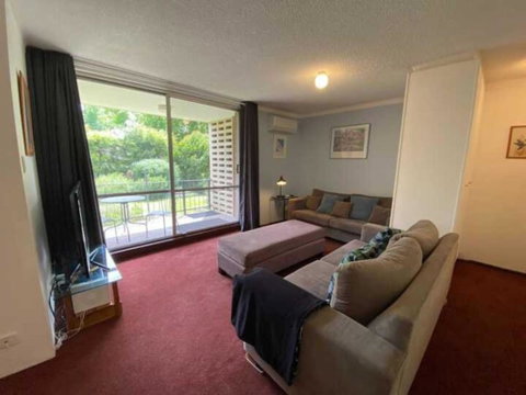 Quiet 2BR Apartment With Garden Views In Griffith - Accommodation Mount Tamborine 0