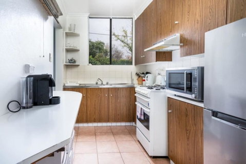 Quiet 2BR Apartment With Garden Views In Griffith - Accommodation Mount Tamborine 2