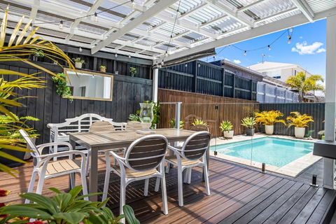 Premium 4-Bed Coastal Escape With BBQ And Pool - Accommodation Mount Tamborine 0