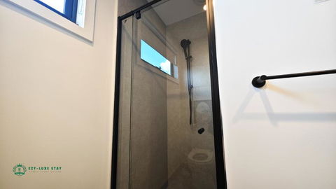 Private Suite With Queen Bed TV - Room 11 - Accommodation Mount Tamborine 3