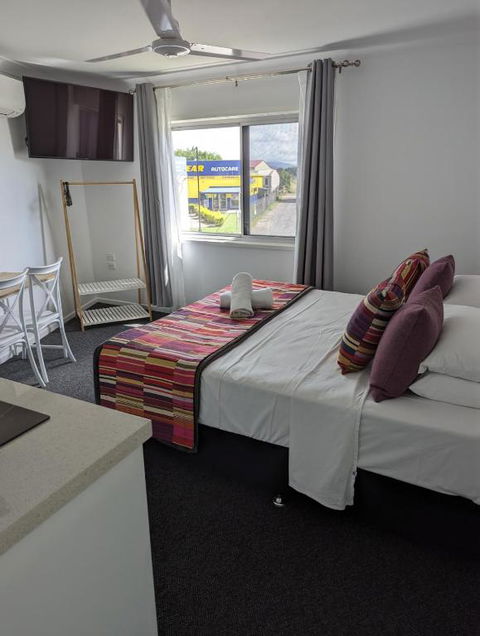 PROSERPINE MOTOR LODGE - Accommodation Mount Tamborine 3