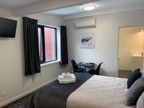 Queens Arms Hotel - Accommodation Mount Tamborine 0