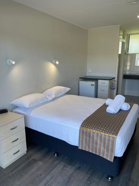 Queens Beach Hotel - Accommodation Mount Tamborine 3