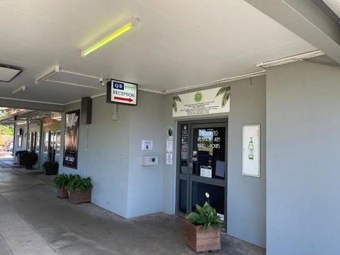 Queens Beach Hotel - Accommodation Mount Tamborine 1