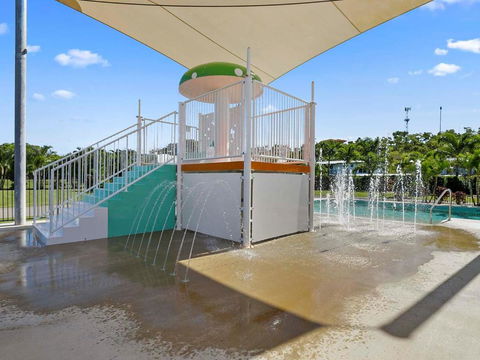 Queens Beach Tourist Village - Accommodation Mount Tamborine 2