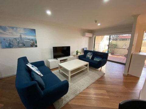 Quiet 2 Bedroom Apt In The Heart Of Old Kingston - Accommodation Mount Tamborine 0