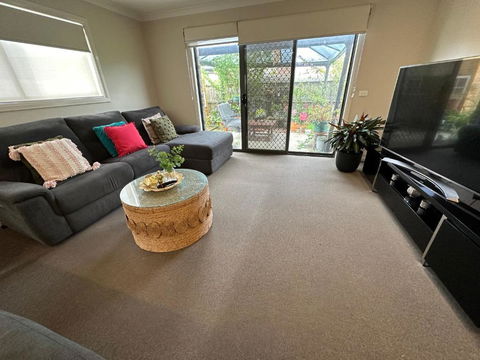 Quiet Comfort For Relaxing Stays - Accommodation Mount Tamborine 1
