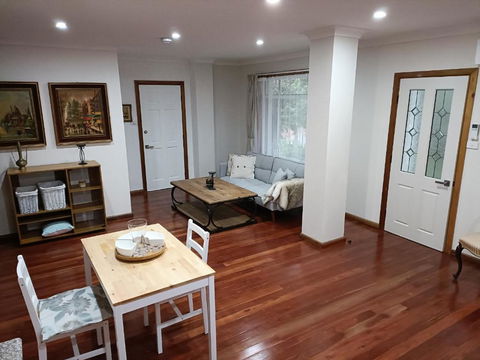 Quiet Nature-Filled Ground Floor Unit - Accommodation Mount Tamborine 3