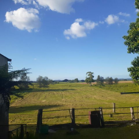 QUIET PROPERTY BY THE RIVER - Accommodation Mount Tamborine 1
