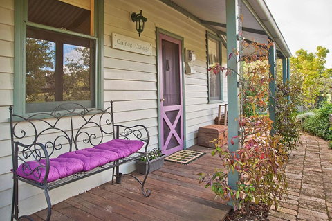 Quince Cottage - Accommodation Mount Tamborine 0
