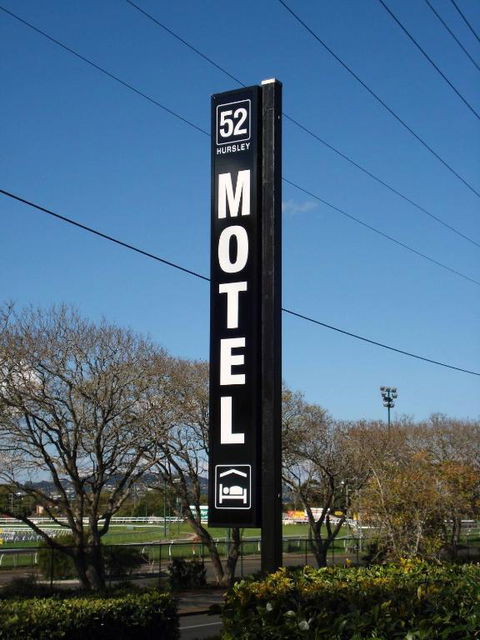 Raceview Motor Inn - Accommodation Mount Tamborine 1
