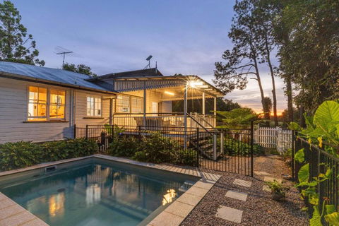 Rambling Roses - Accommodation Mount Tamborine 0