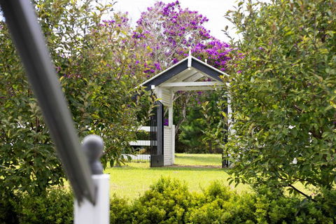 Rambling Roses - Accommodation Mount Tamborine 1