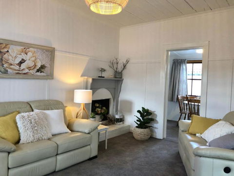 Recreation Cottage - Accommodation Mount Tamborine 0