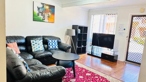 Quiet Family Townhouse In Wollongong CBD - Accommodation Mount Tamborine 1