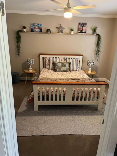 Quiet Family Retreat Getaway - Wildlife Park, Sovereign Hill, Kryall Castle And City At Your Door - Modern House, 8 Guests, 4 Bedrooms, 5 Beds - Accommodation Mount Tamborine 1