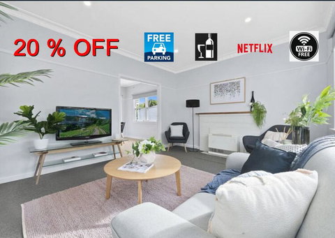 BALLARAT CLOSE 2 CBD + HOSPITAL+3BR HOME+NETFLIX + WiFi + Gift - Accommodation Mount Tamborine 0