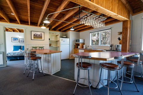 Banjo's Chalet, Alpine-getaways - Accommodation Mount Tamborine 2